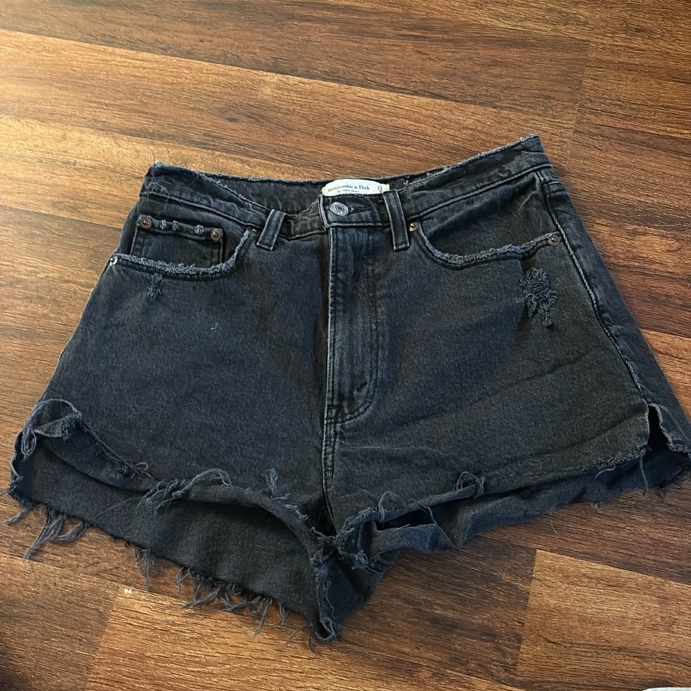 Abercrombie and Fitch: The Mom Short, High Rise, Curve Love, Size 27